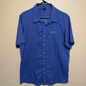 Men's Oakley sz L Short Sleeve Shirt Button Down Blue Lightweight